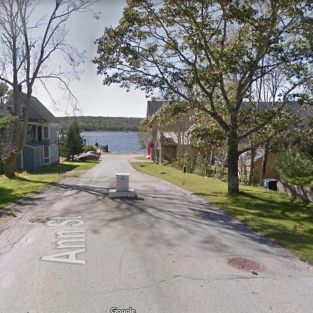 Beside The Tulip Tree Apartment Shelburne Bagian luar foto