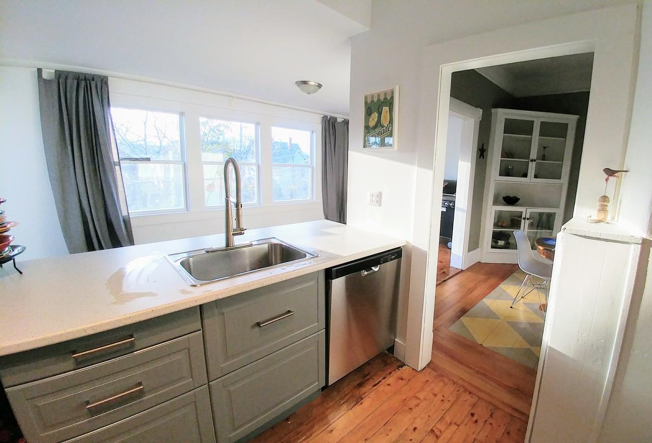 Beside The Tulip Tree Apartment Shelburne Bagian luar foto